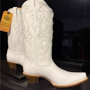 Corral Women's Elegant White Heeled Boots